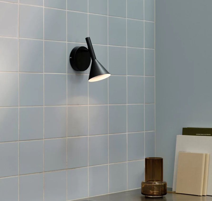 Czarny kinkiet Kelvis z regulowanym stożkowym kloszem GU10