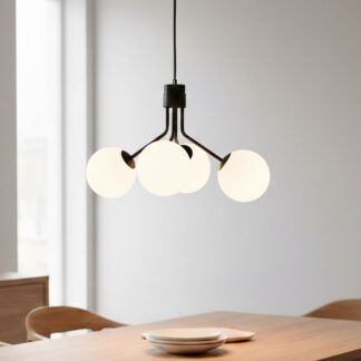 Lampa wisząca Nova 4 czarna z białymi kulami nad stół