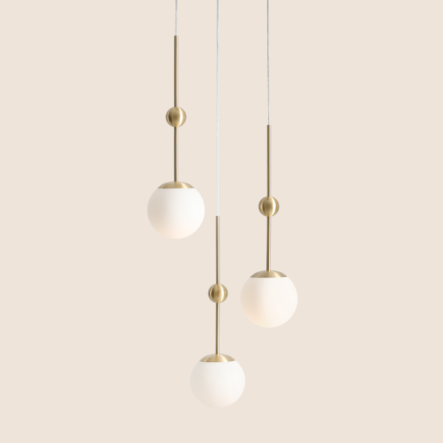 Lampa wisząca Mae 3 mosiądz z trzema kloszami - Artera & Ardant