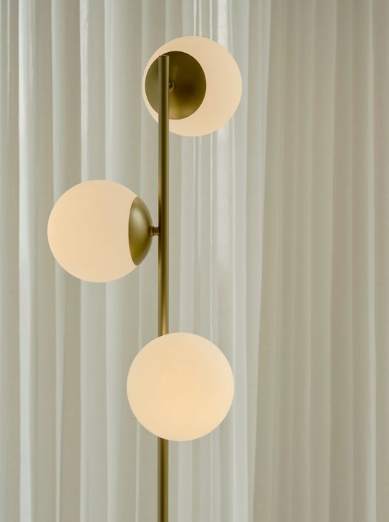 Lampa podłogowa Lilly złota z trzema mlecznymi kloszami E14