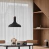 Czarna lampa wisząca Fuji nad stół i wyspę kuchenną - z drewnem