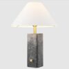 Lampa stołowa Orleans z trawertynową podstawą i białym abażurem