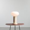 Kremowa lampka nocna Flo Cream 19 z opalowym kloszem