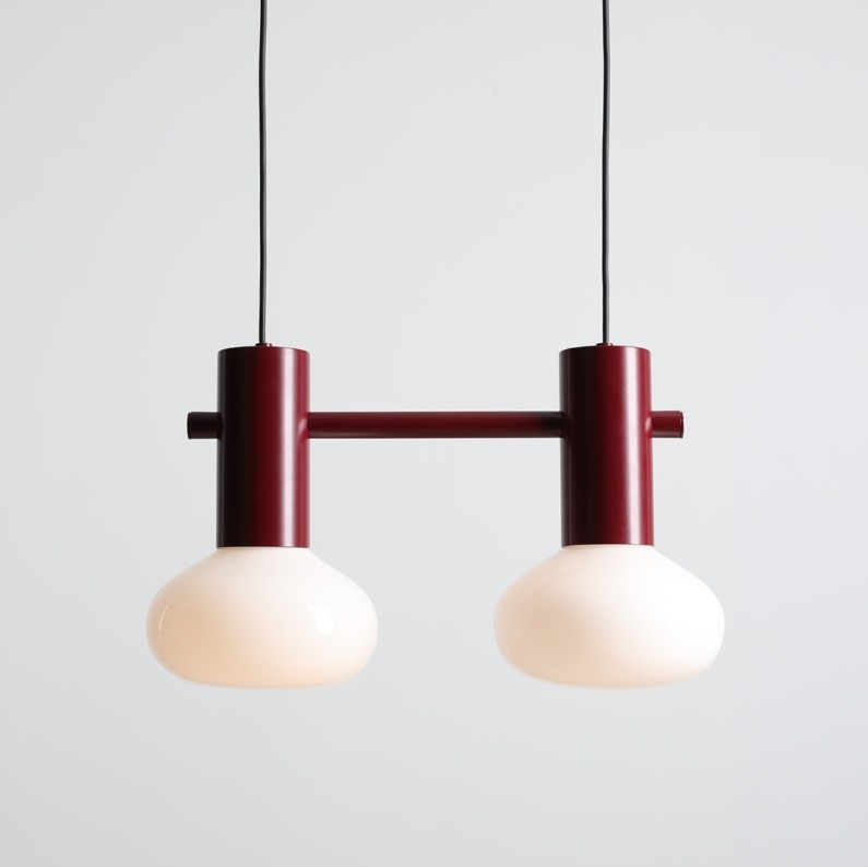 Bordowa lampa wisząca Flo 2 Ruby Aldex - dwa opalowe klosze nad stół