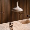 Skandynawska, beżowa lampa Fuji nad stół - z dodatkiem drewna