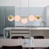 Elegancka lampa wisząca Lilly 5, 90 cm, mosiądz i białe szklane kule - Nordlux