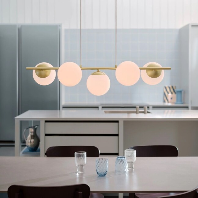 Elegancka lampa wisząca Lilly 5, 90 cm, mosiądz i białe szklane kule - Nordlux