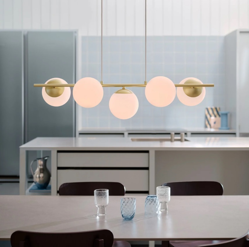 Elegancka lampa wisząca Lilly 5, 90 cm, mosiądz i białe szklane kule - Nordlux