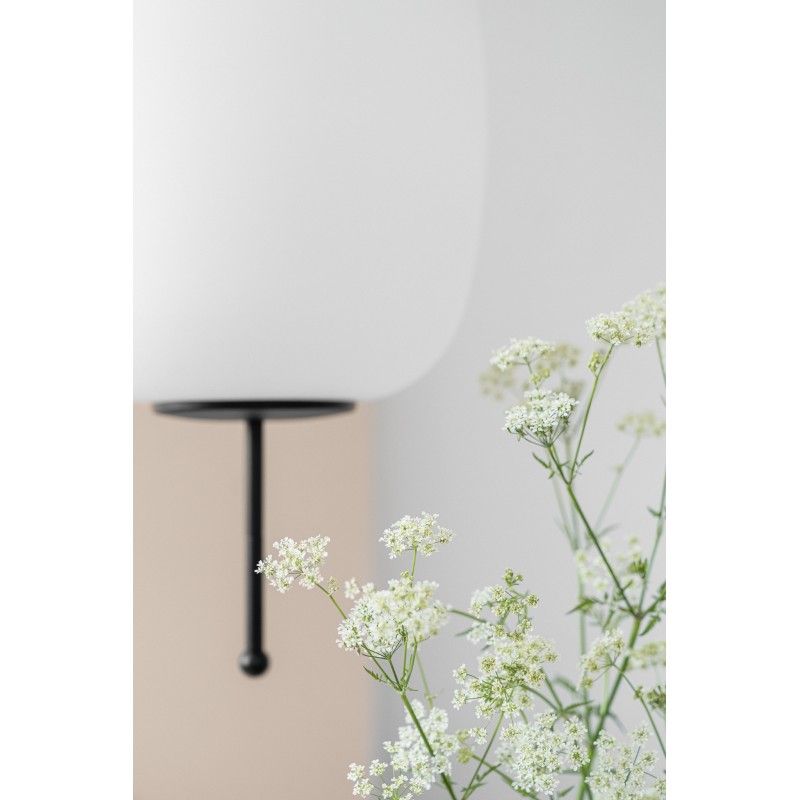 Lampa wisząca Epli Mini 3L czarna z trzema kloszami ze szkła opalowego