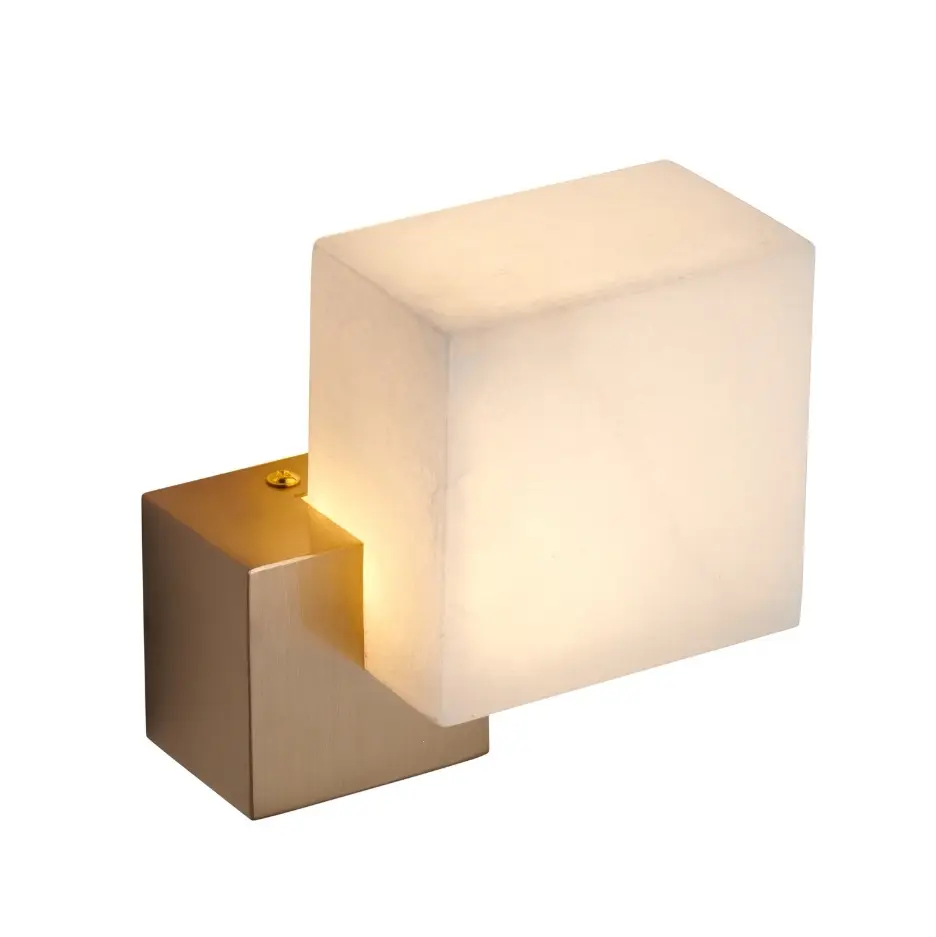 Kinkiet LED z alabastru kostka mosiądz szczotkowany Cubo 18 cm