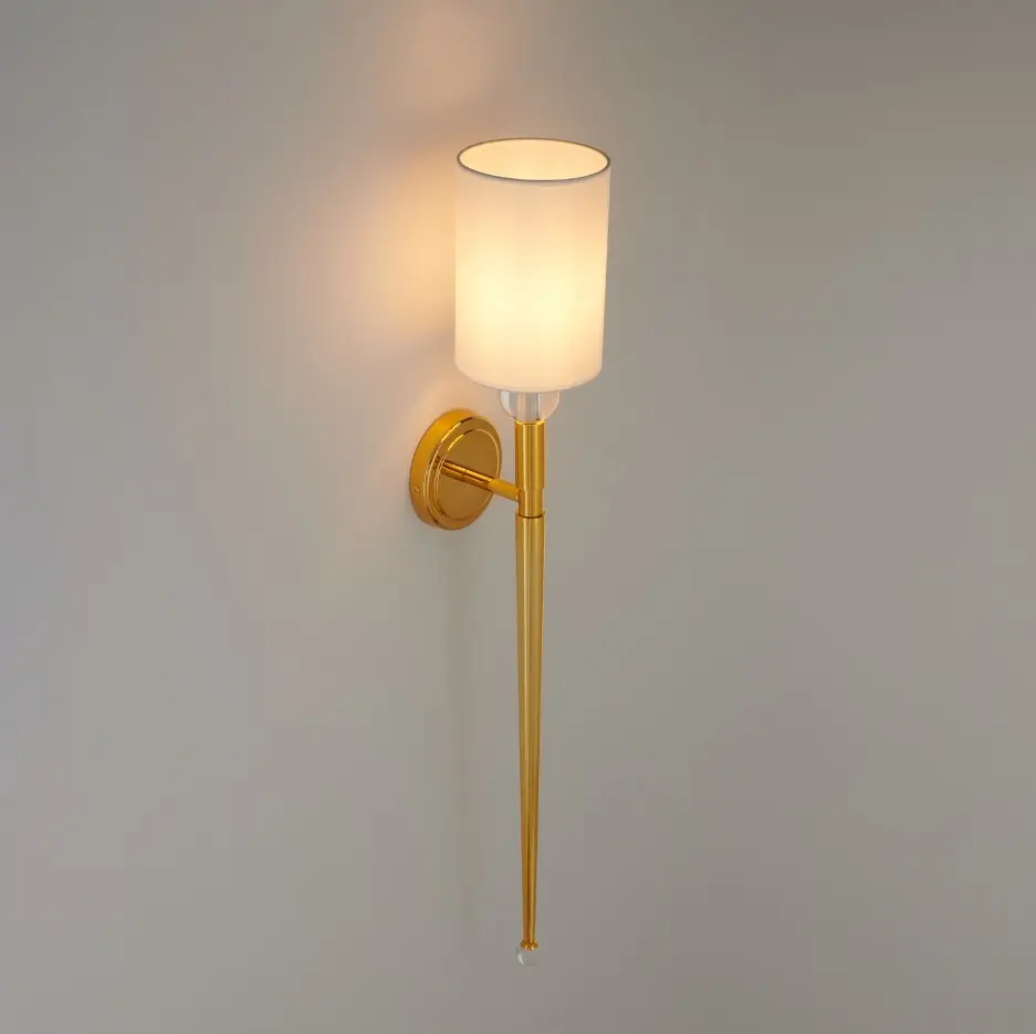 Smukły kinkiet Dama 92 glamour, złoty z białym abażurem 92 cm