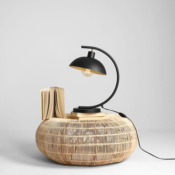 Czarna lampa stołowa Espace Loft z metalowym kloszem