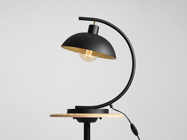 Czarna lampa stołowa Espace Loft z metalowym kloszem