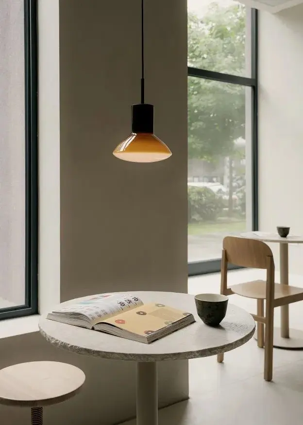 Gradientowa lampa wisząca nad stół Onda ochra, szklany klosz