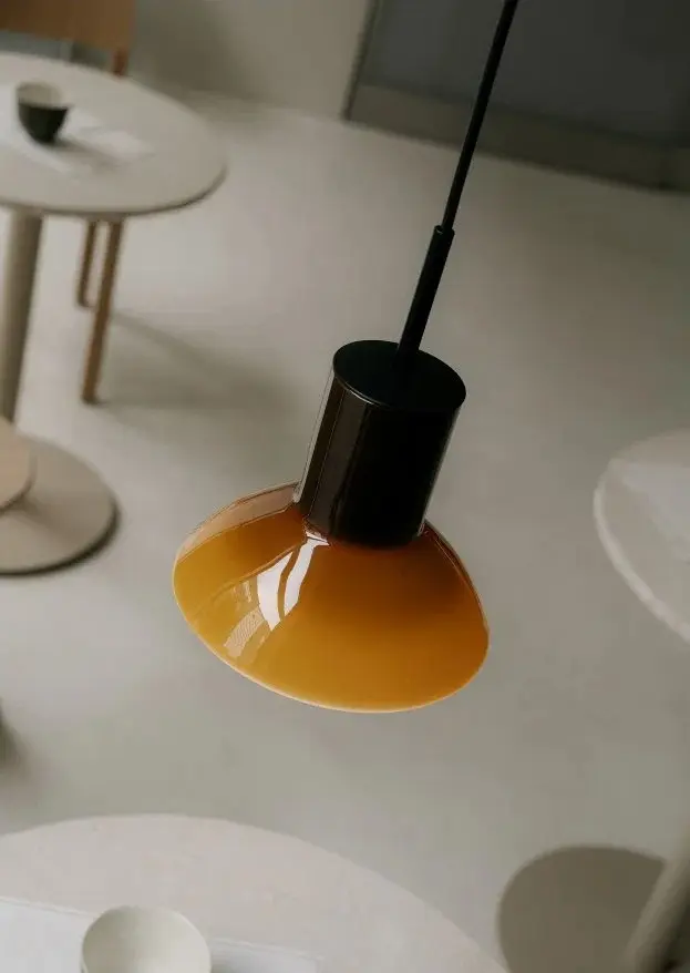 Gradientowa lampa wisząca nad stół Onda ochra, szklany klosz