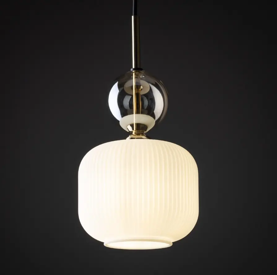 Pojedyncza lampa wisząca Sophia White 15 z białym ryflowanym kloszem
